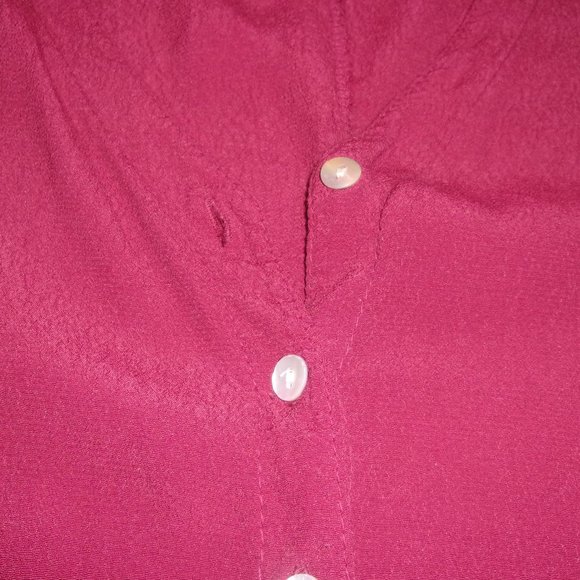 Red button front top - Picture 4 of 7